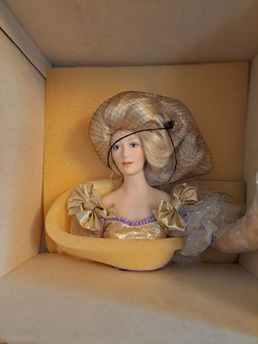 NIB Vntg 1989 Franklin Mint Cinderella's Fairy Godmother Porcelain Doll by Gerda - Picture 3 of 16